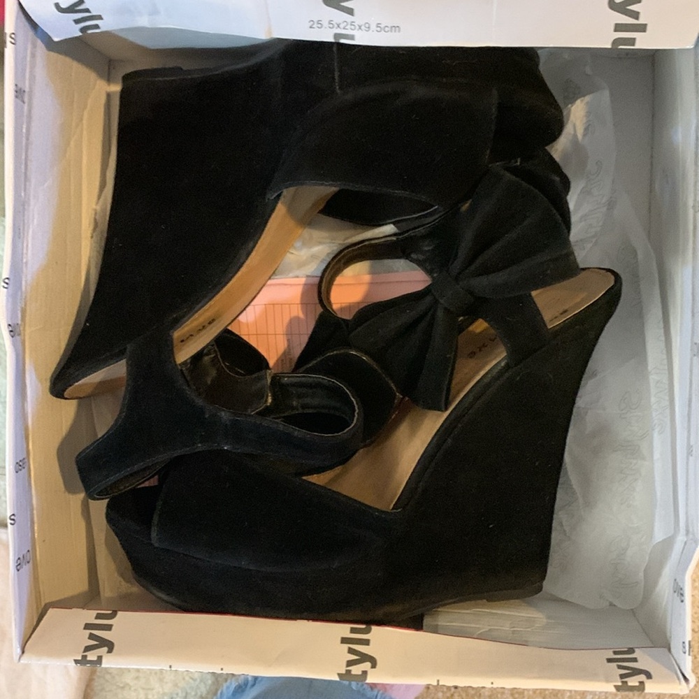Size 7 Black velvet wedge heels with bow detail